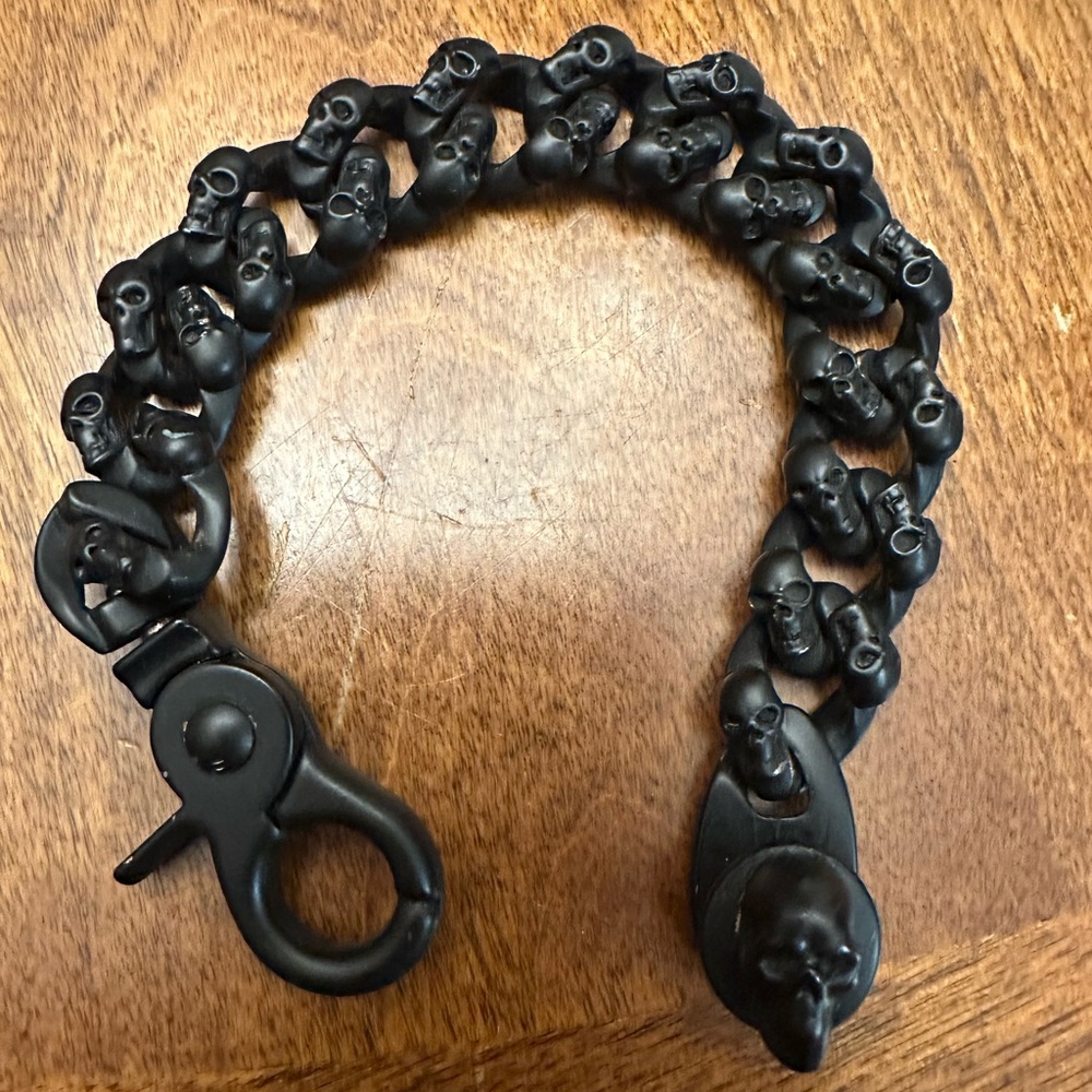Black skull bracelet